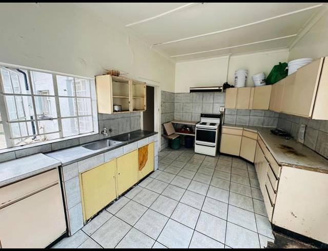 7 BEDROOM HOUSE FOR SALE IN ORANGE GROVE